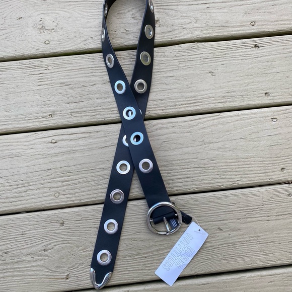NWT Urban Outfitters - Black vegan 1.5”W belt with silver buckle & grumm… - Picture 2 of 6